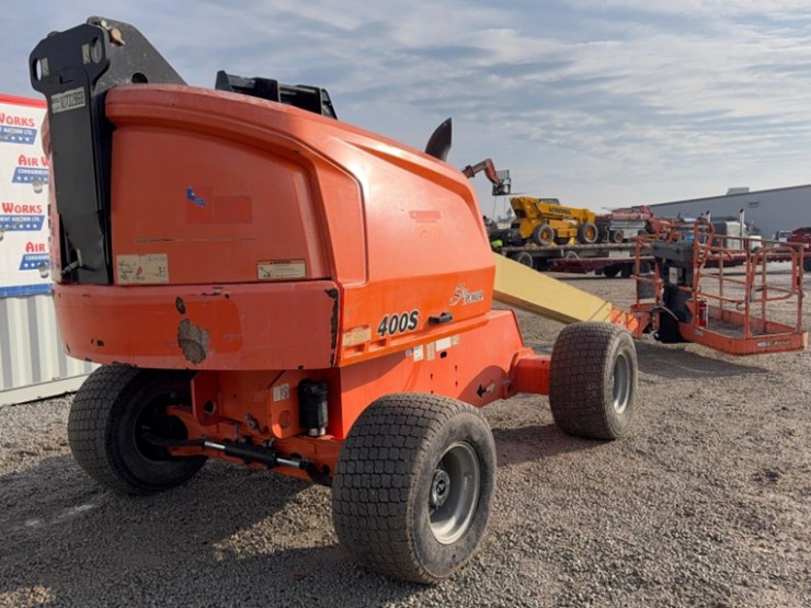 2018-jlg-400s-image-4