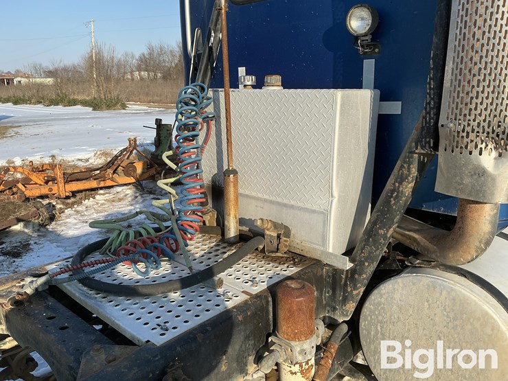 2001-international-9900i-image-12