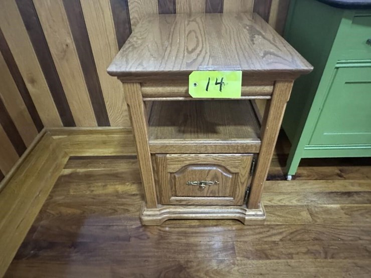 wooden-end-table-image-1