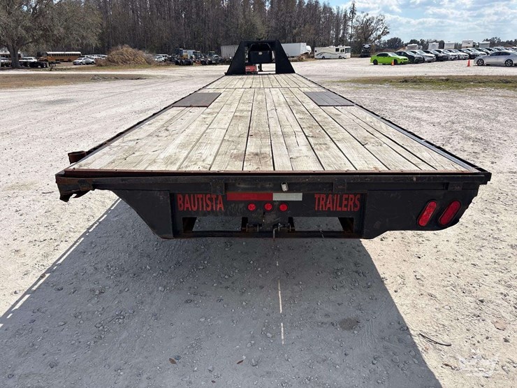 2022-custom-flatbed-image-14