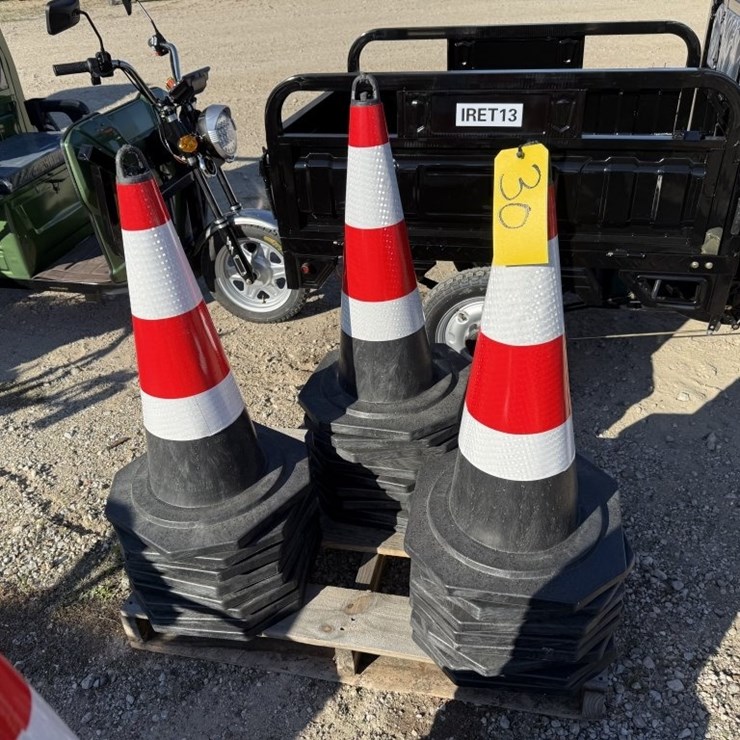 25 TRAFFIC CONES