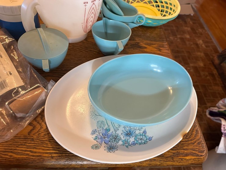 misc.-plastic-tupperware-image-11