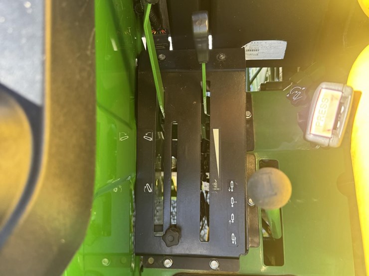 2022-john-deere-5065e-image-18