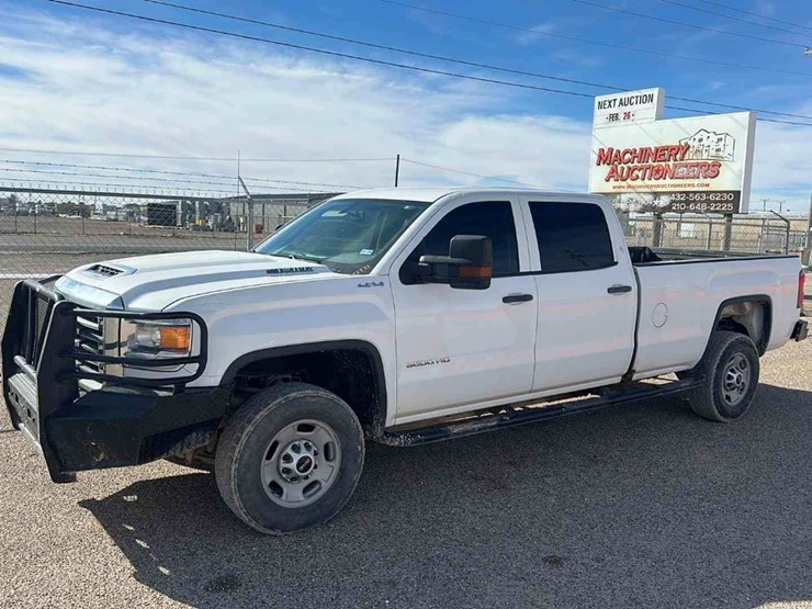 2019-gmc-3500-image-1
