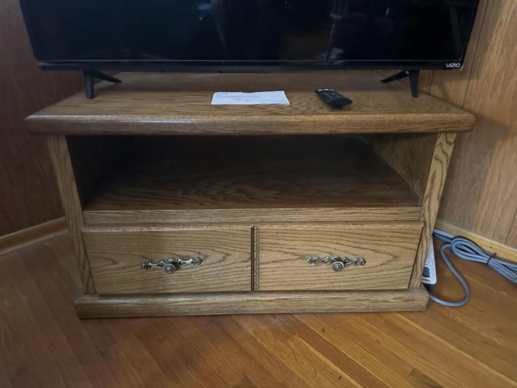 vizio-43"-hd-tv-&-tv-stand-image-6