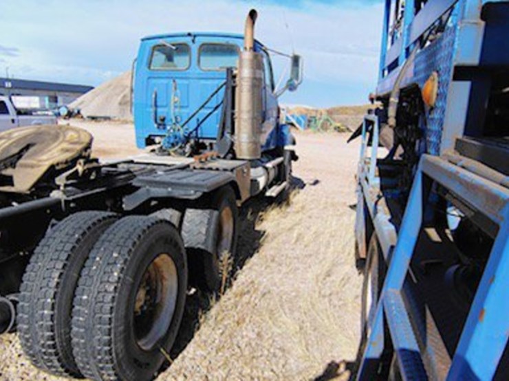 2009-sterling-lt9500-image-3