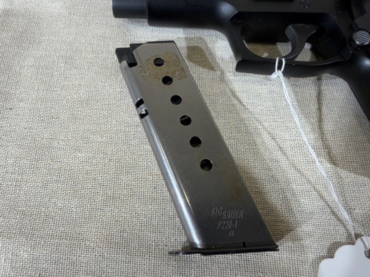 #231-•-sig-sauer-p220-pistol-image-28