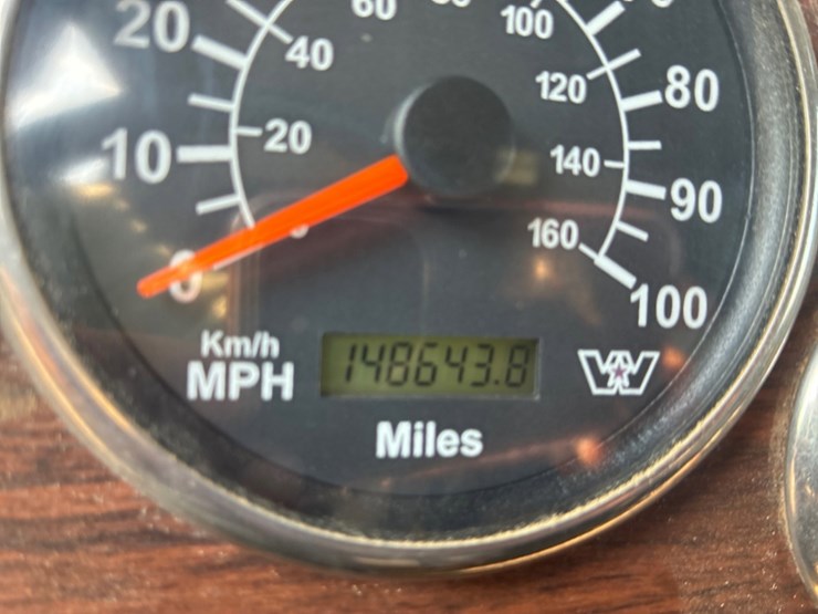 2011-western-star-4900sa-image-15