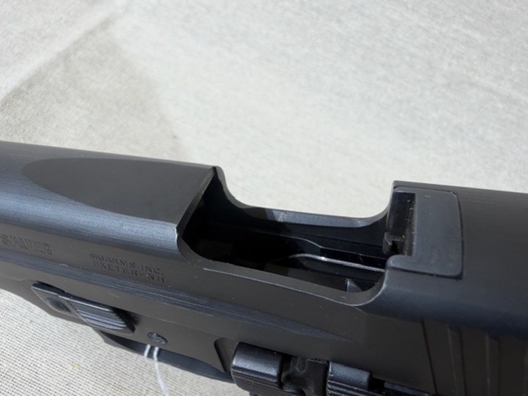 #231-•-sig-sauer-p220-pistol-image-26