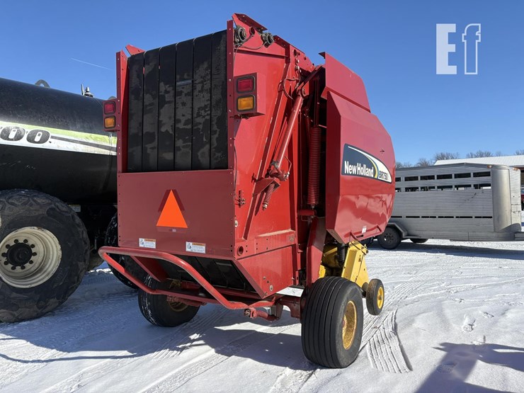 2007-new-holland-br750a-image-4