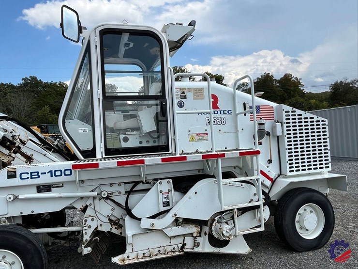 roadtec-cb100-sweeper-conveyor-image-21