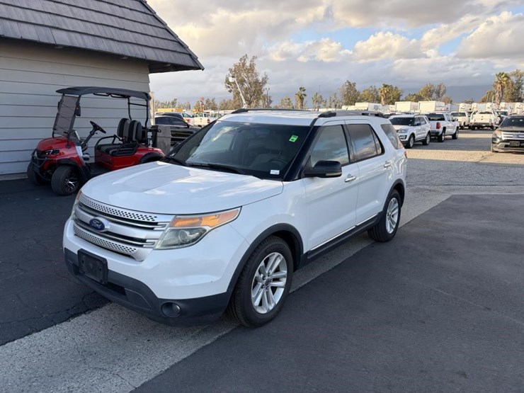 2011-ford-explorer-xlt-image-1