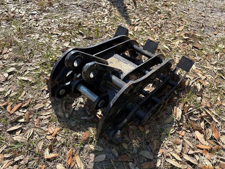 grapple-mini-excavator-attachment-image-4