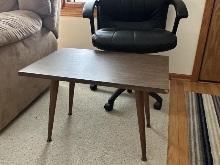 office-chair-&-wooden-table-image-2