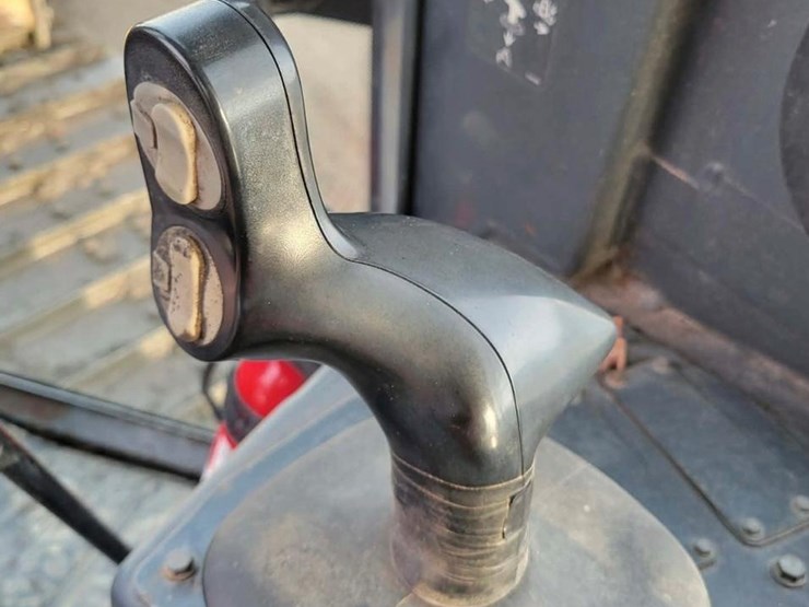 2012-deere-650k-image-15