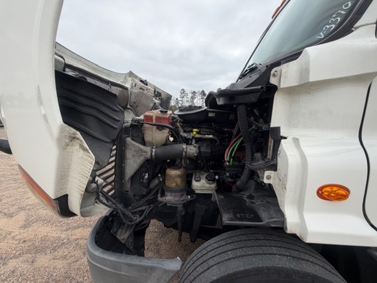 #226-•-2018-freightliner-cascadia-image-53