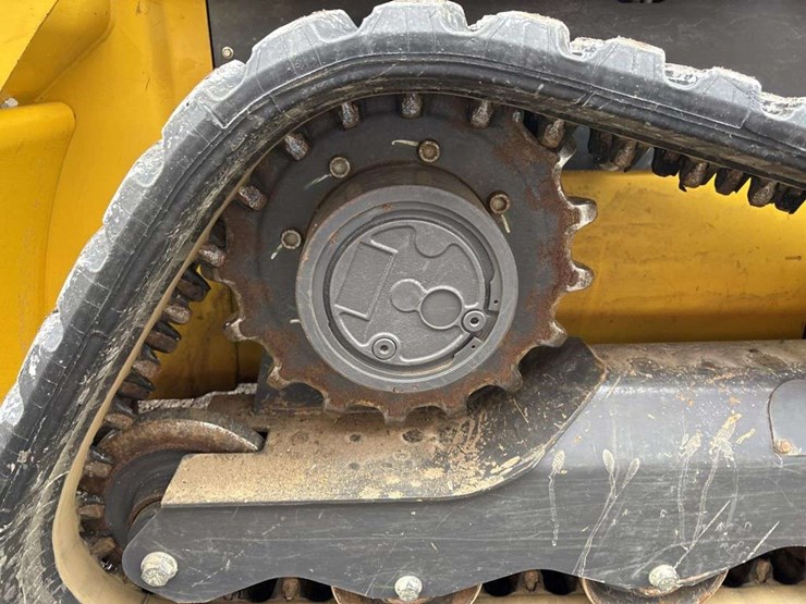 2024-new-holland-c337-image-11