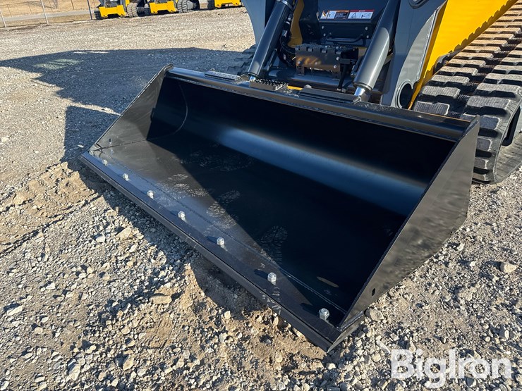 2025-john-deere-11-image-12