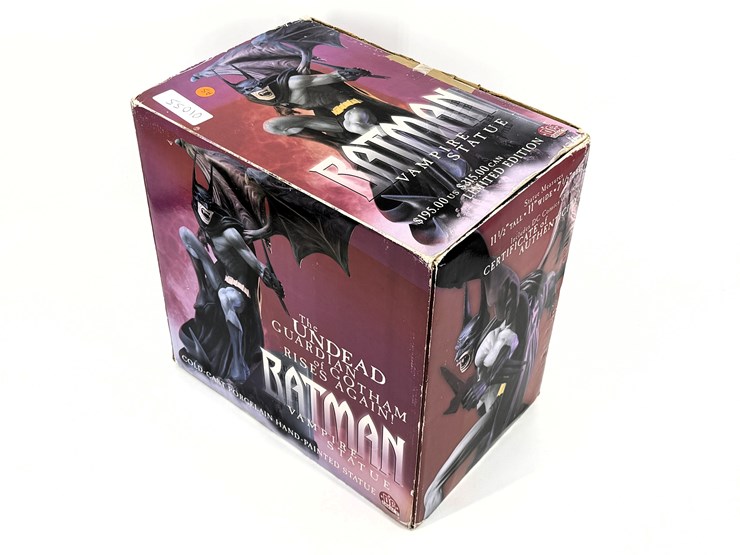 #1055-•-batman-dc-direct-vampire-statue-image-14