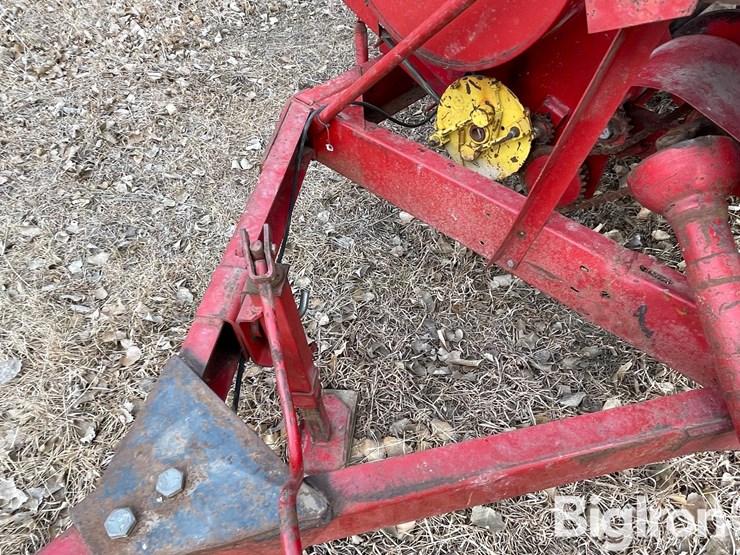 new-holland-352-image-13