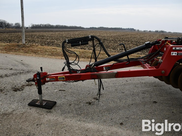 case-ih-870-ecolo-tiger-7-shank-disk-ripper-image-13