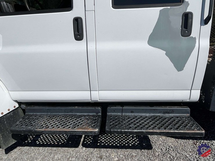 2007-gmc-c5500-flatbed-truck-image-23