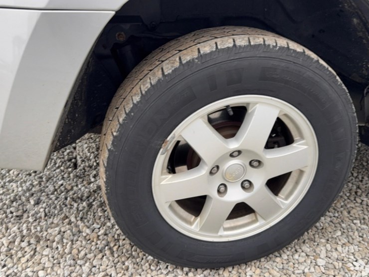 2010-jeep-grand-cherokee-image-10