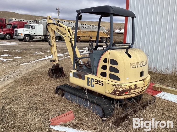 new-holland-ec35-image-7