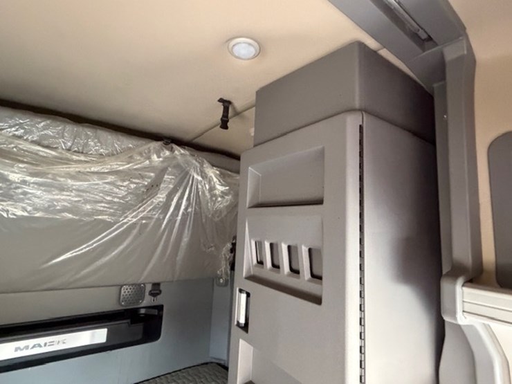 #227-•-2020-mack-anthem-image-74