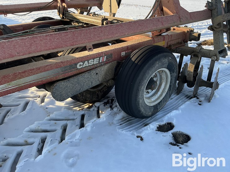 case-ih-330-image-11