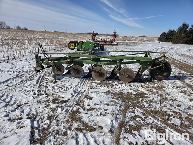 john-deere-4-bottom-plow-image-8