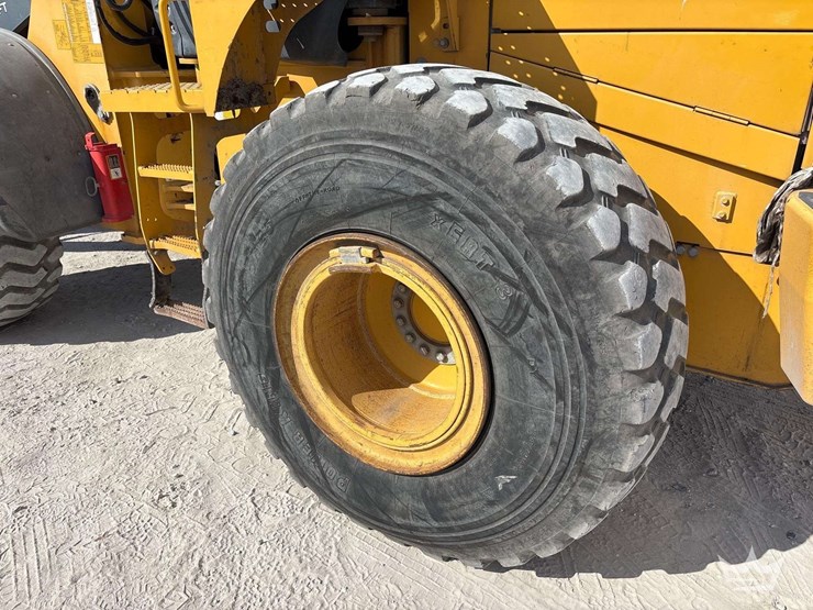 2014-deere-644k-image-36