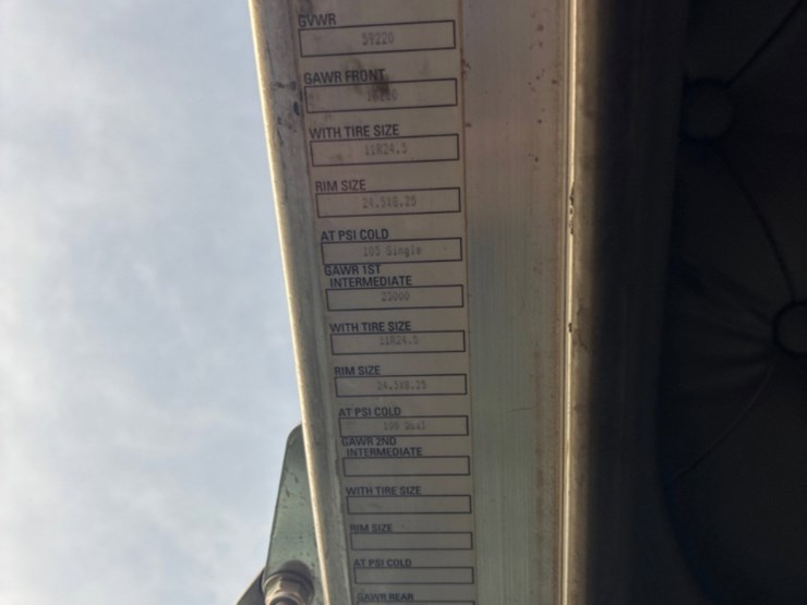 2012-kenworth-t800-image-18