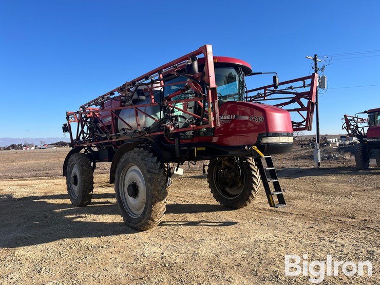 2014-case-ih-patriot-4430-image-3