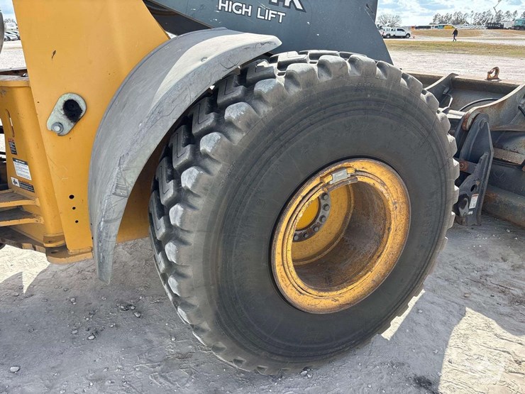 2014-deere-644k-image-34