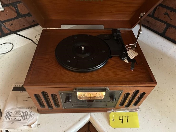 record-player-&-radio-image-4