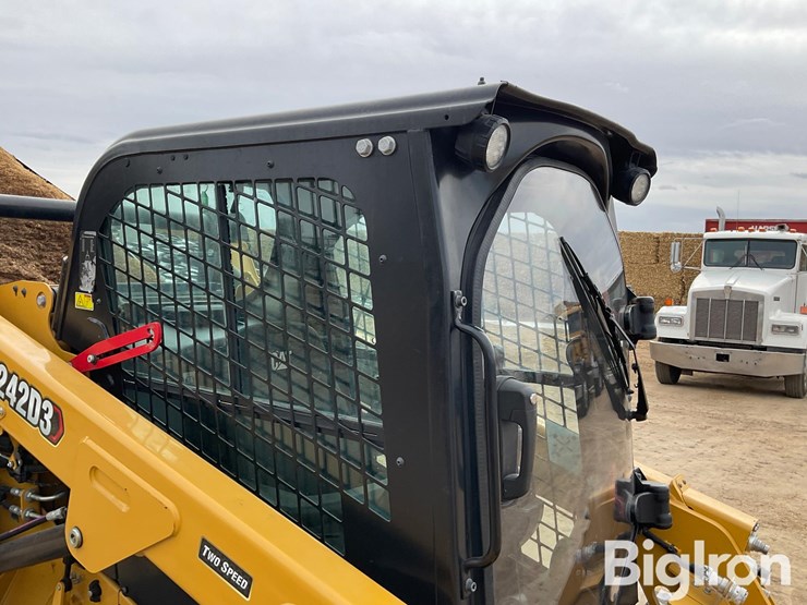 2022-caterpillar-242d3-image-10