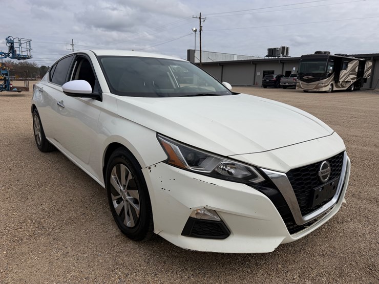 #778-•-2019-nissan-altima-image-2