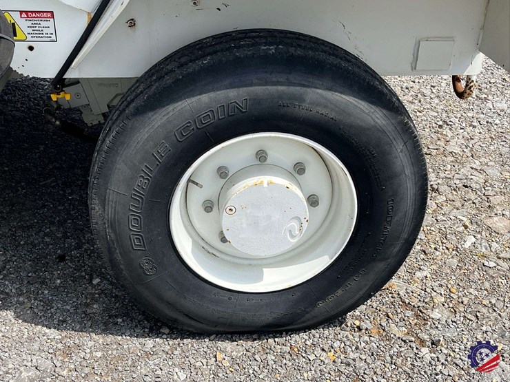 roadtec-cb100-sweeper-conveyor-image-9