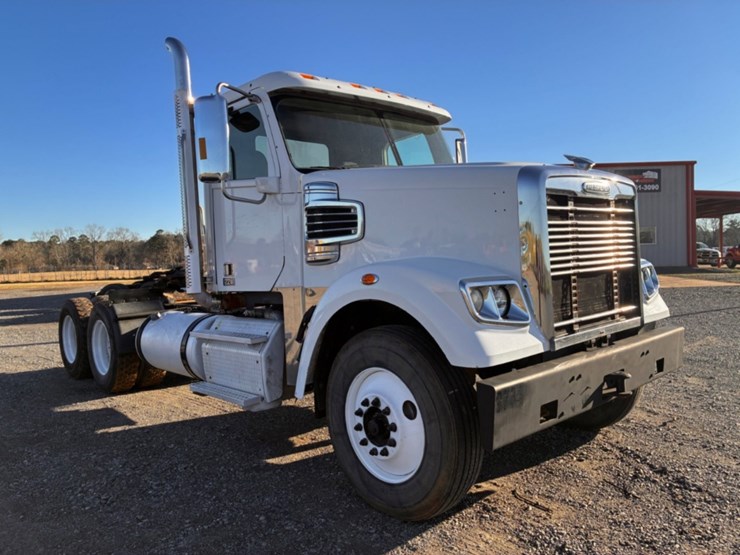 2016-freightliner-coronado-122-sd-image-10
