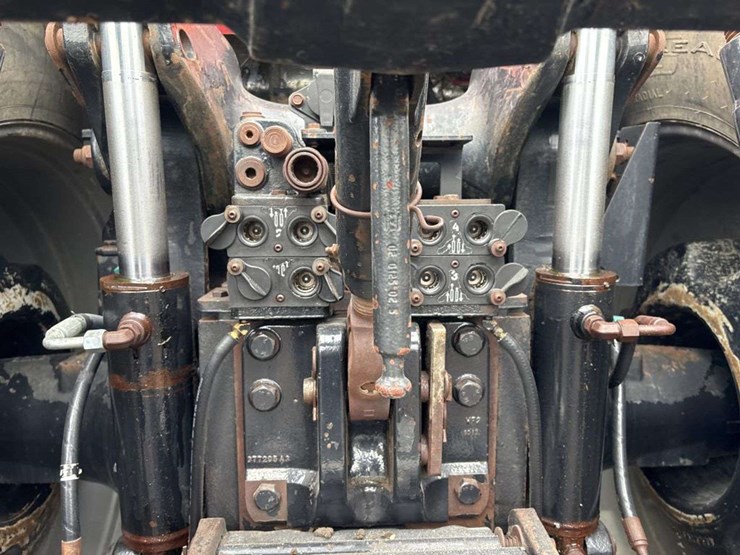 case-magnum-mx275-tractor-image-20