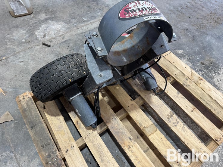 swinger-gen-ii-remote-controlled-swing-hopper-mover-auger-hopper-assist-image-7
