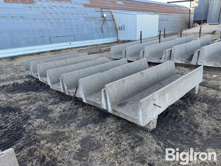 8'-concrete-feed-bunks-image-3