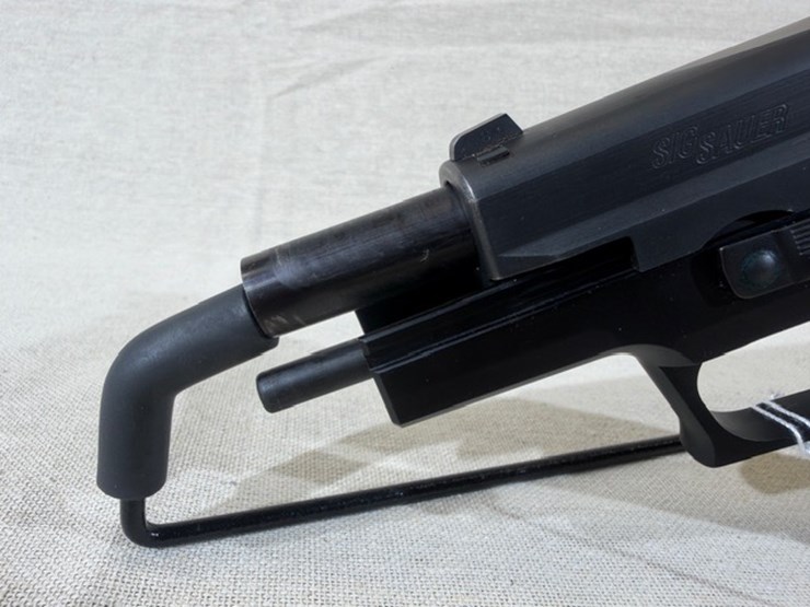#231-•-sig-sauer-p220-pistol-image-23