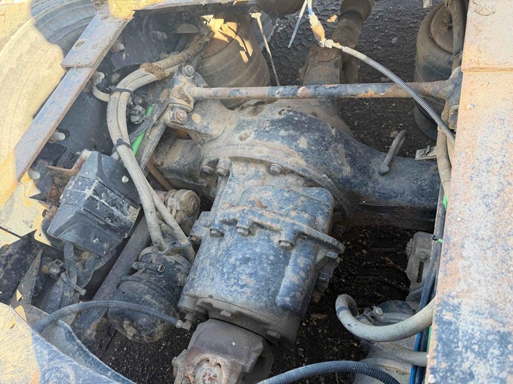 2003-freightliner-columbia-120-day-cab-image-13