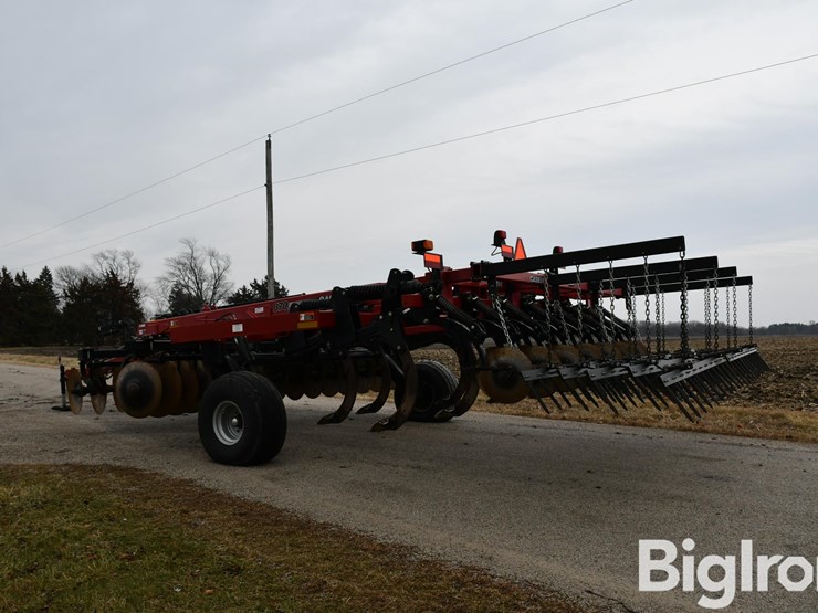 case-ih-870-ecolo-tiger-7-shank-disk-ripper-image-7