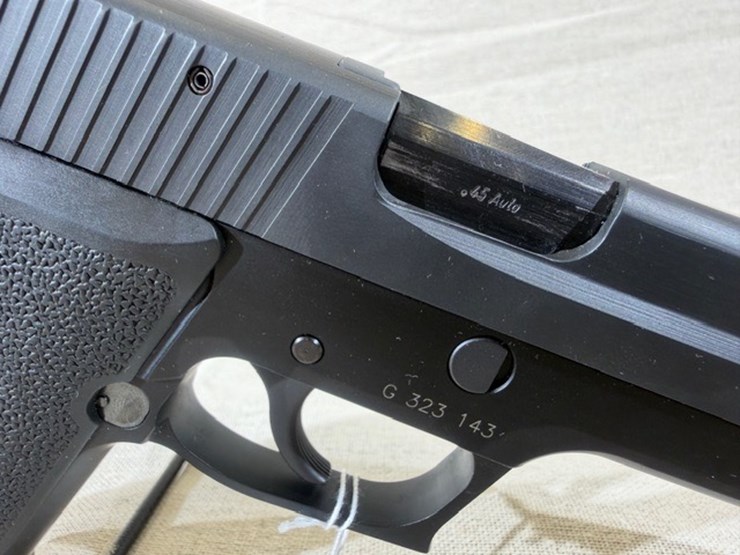 #231-•-sig-sauer-p220-pistol-image-13