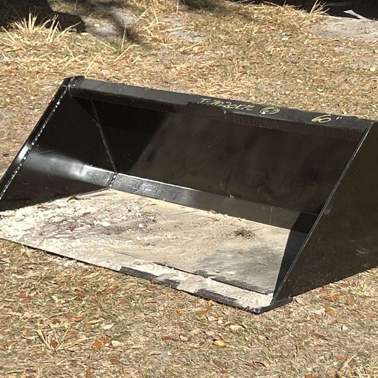 2025 Swict 60in. Bucket Skid Steer Attachment