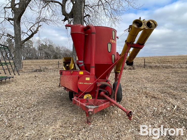 new-holland-352-image-2