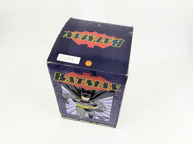 #1054-•-batman-cookie-jar-image-13